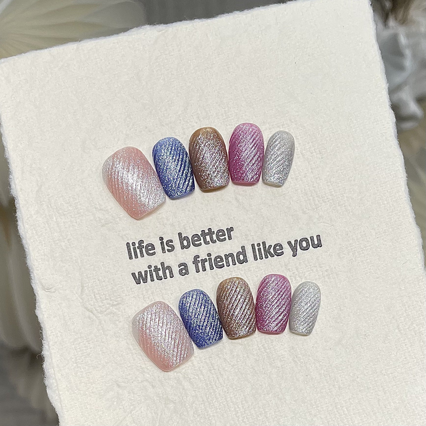 365nails: "Veludo Cristal" – Unhas Postiças Amêndoa com Efeito Olho de Gato Texturizado 5D