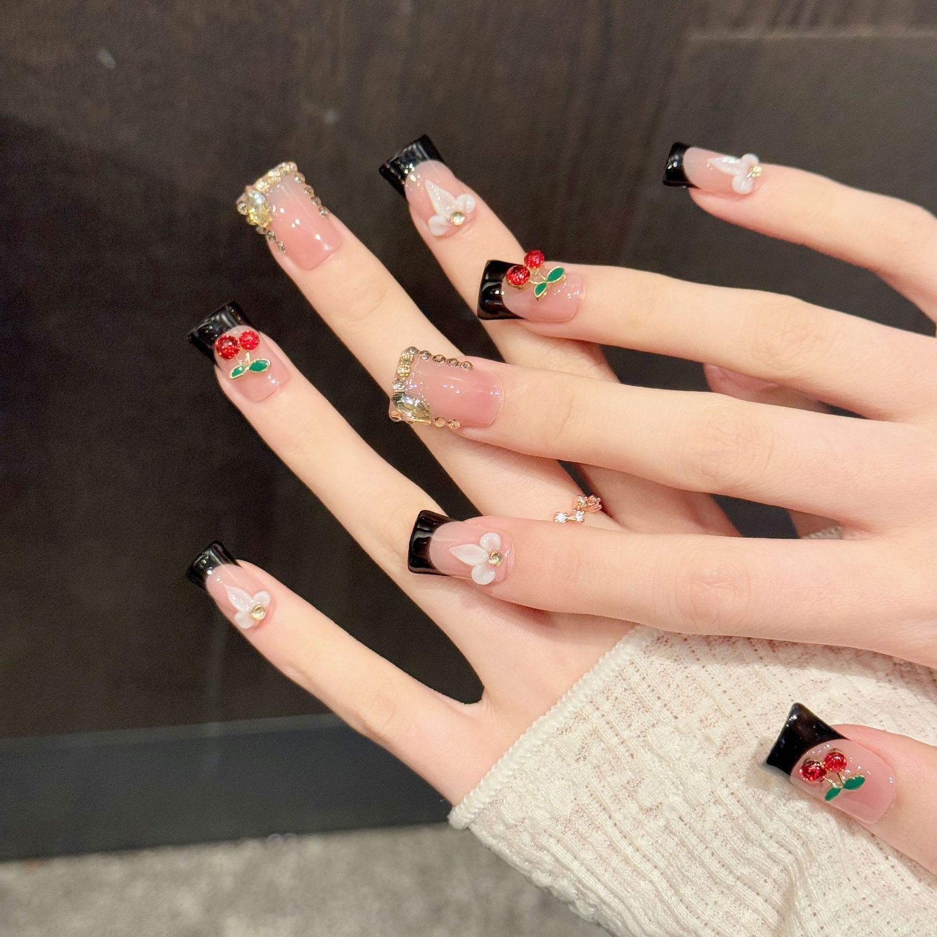 365nails: "Cherry Noir" – 3D 과일 & 리본 수제 미디엄 스퀘어형 네일