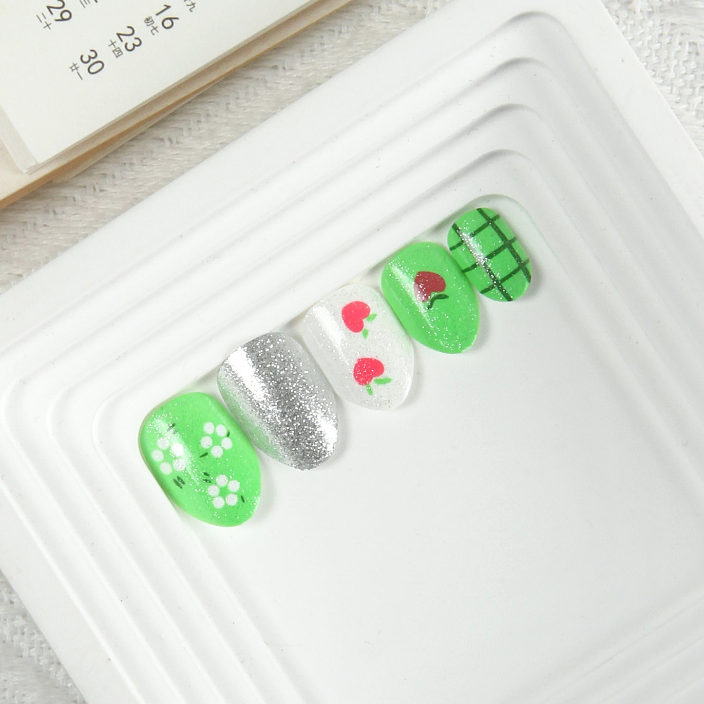 Kids press-on nails Green, safe and environmentally friendly glue-free patches 24 pieces average size