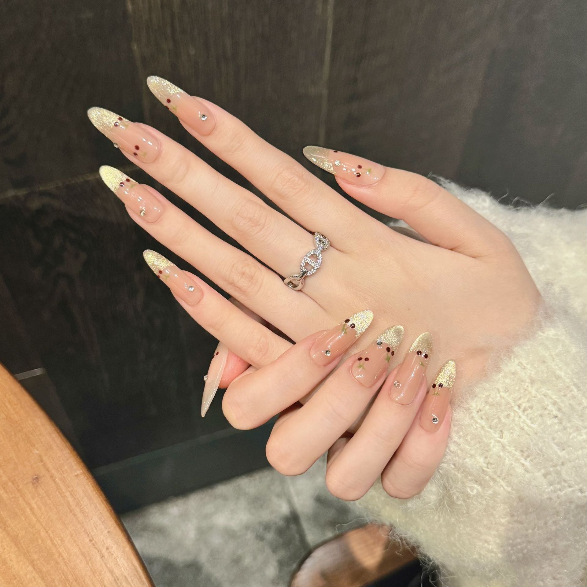 365nails: "Vintage Bloom" – Unhas Amêndoas Feitas à Mão com Francesinha Floral Pintada à Mão