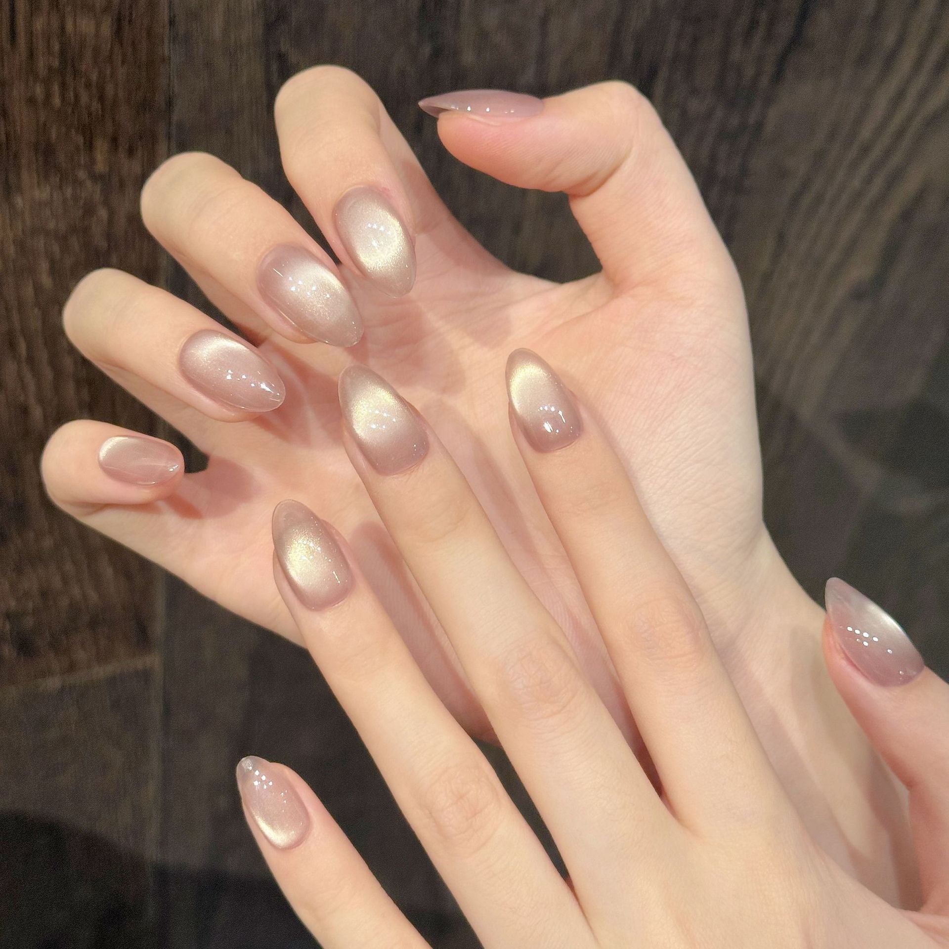 Soft Pink Cat-Eye Glow Minimal Nails