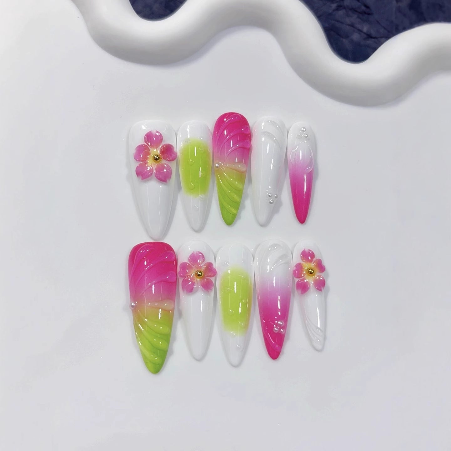 Flores Tropicais: "Neon Blossom" – Unhas Postiças Longas Almond