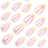 Uñas francesas con recubrimiento de polvo desnudo, sencillas y con borde amarillo, manicura corta en almendra, pieza de uña de gran venta al por mayor | 365nails