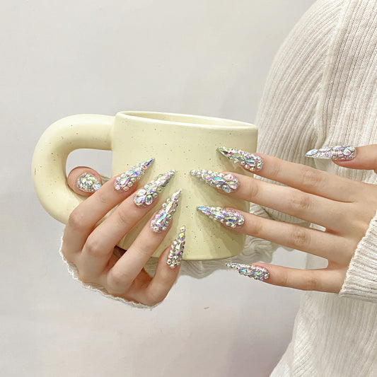 Unhas feitas à mão na Europa e América, cheias de diamantes e arte de unhas com acabamento Cleópatra | 365nails