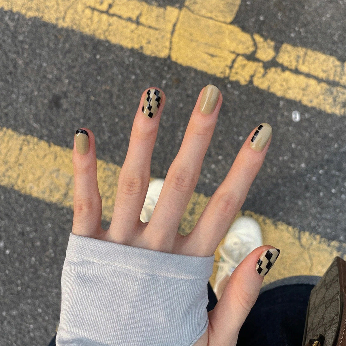 簡約純色格紋指彩 短款 INS風 成品穿戴甲 批發｜365nails