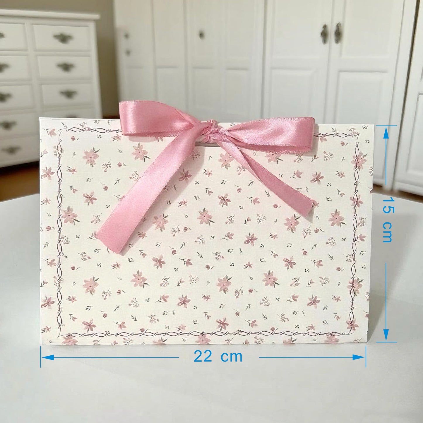 Triangular Foldable Gift Box with Ribbon – One‑Piece Paper Packaging Bag for Accessories