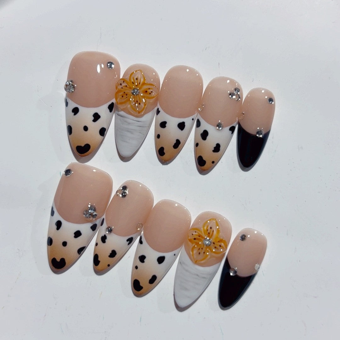 365nails-Wild Safari: "Daisy Dalmatian" – Almond Shape Handmade 3D Carved Press-On Nails
