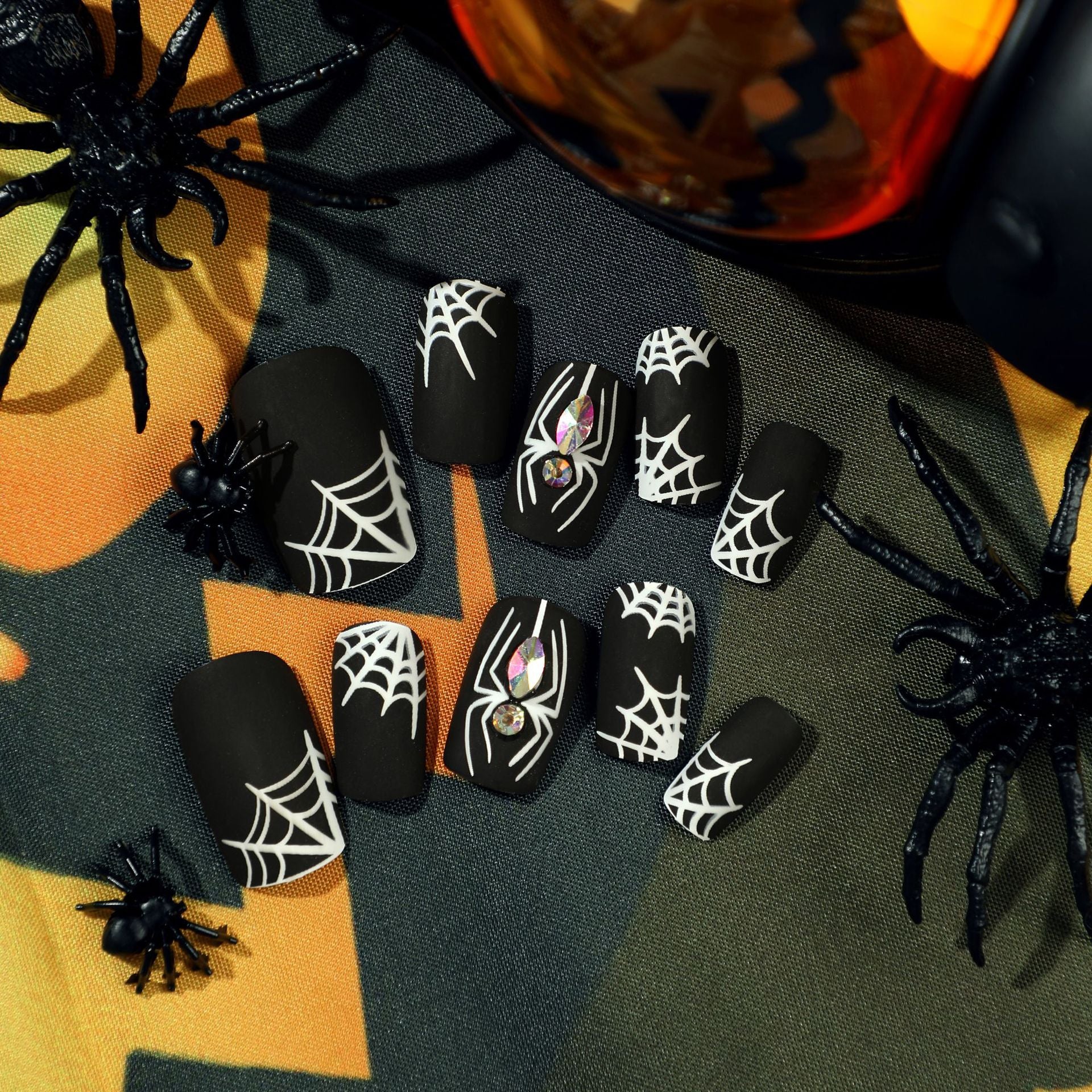 Pieza de uña con diseño de Halloween, diseño de telaraña blanca esmerilada negra, uña con diamantes de imitación, uña extraíble | 365nails