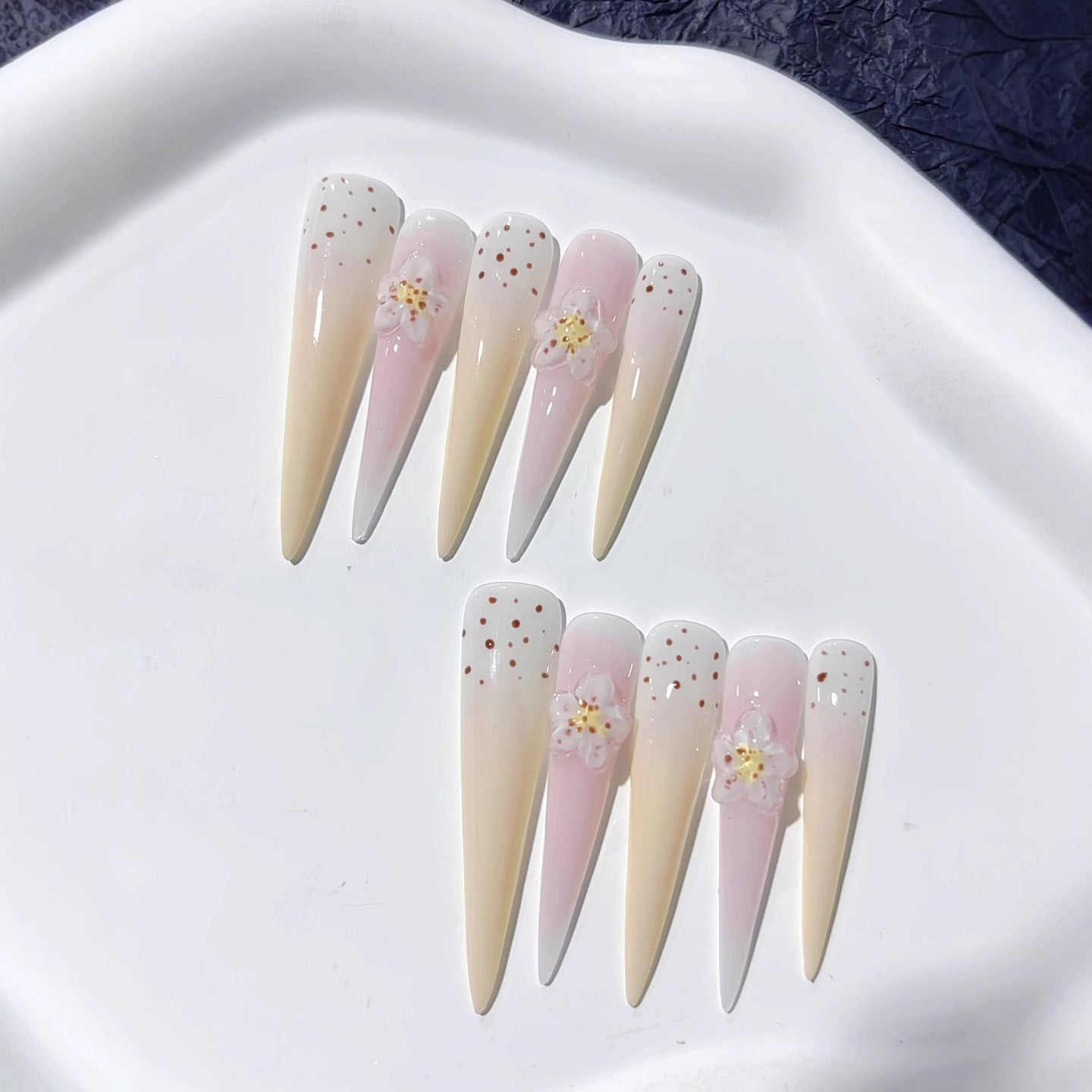 Soft Gradient Floral Dotted Elegant Press On Nails