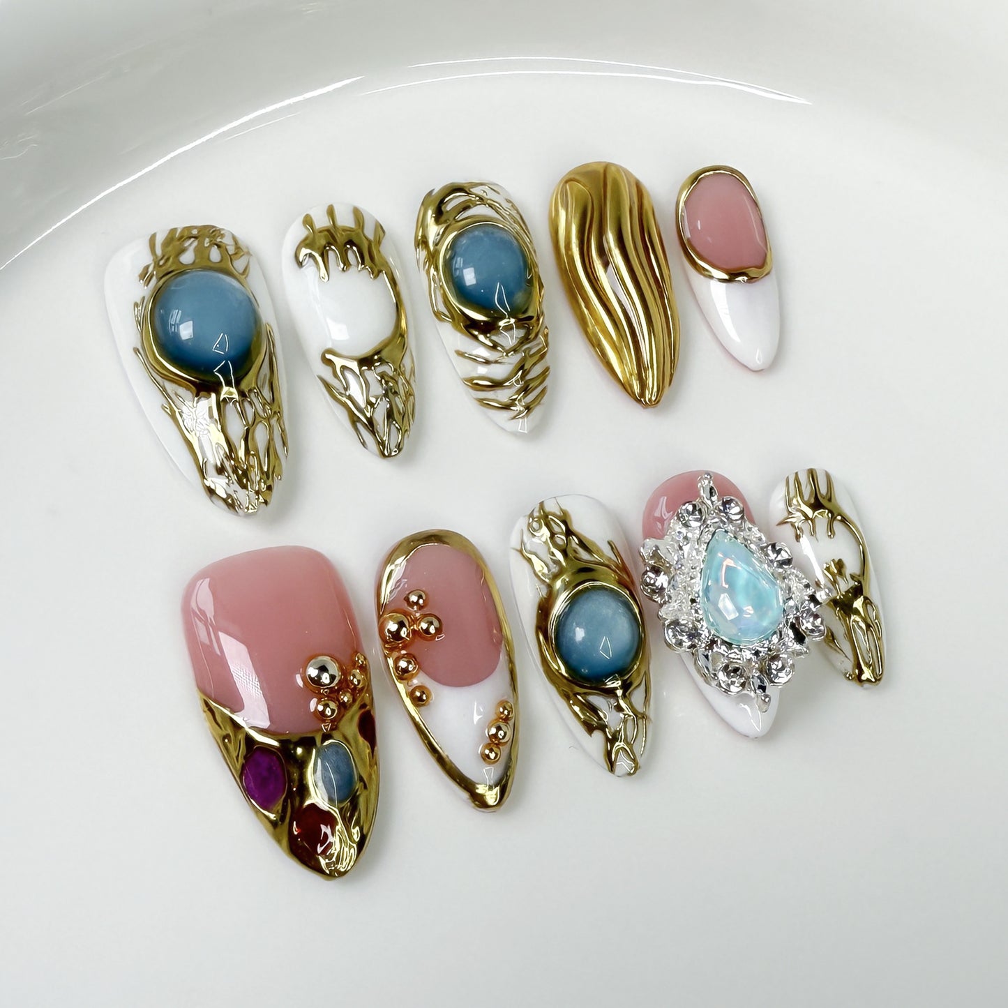 Metal relief almond-shaped nail art ice-penetrating French pure desire heavy industry press-on nails pure handmade｜365nails