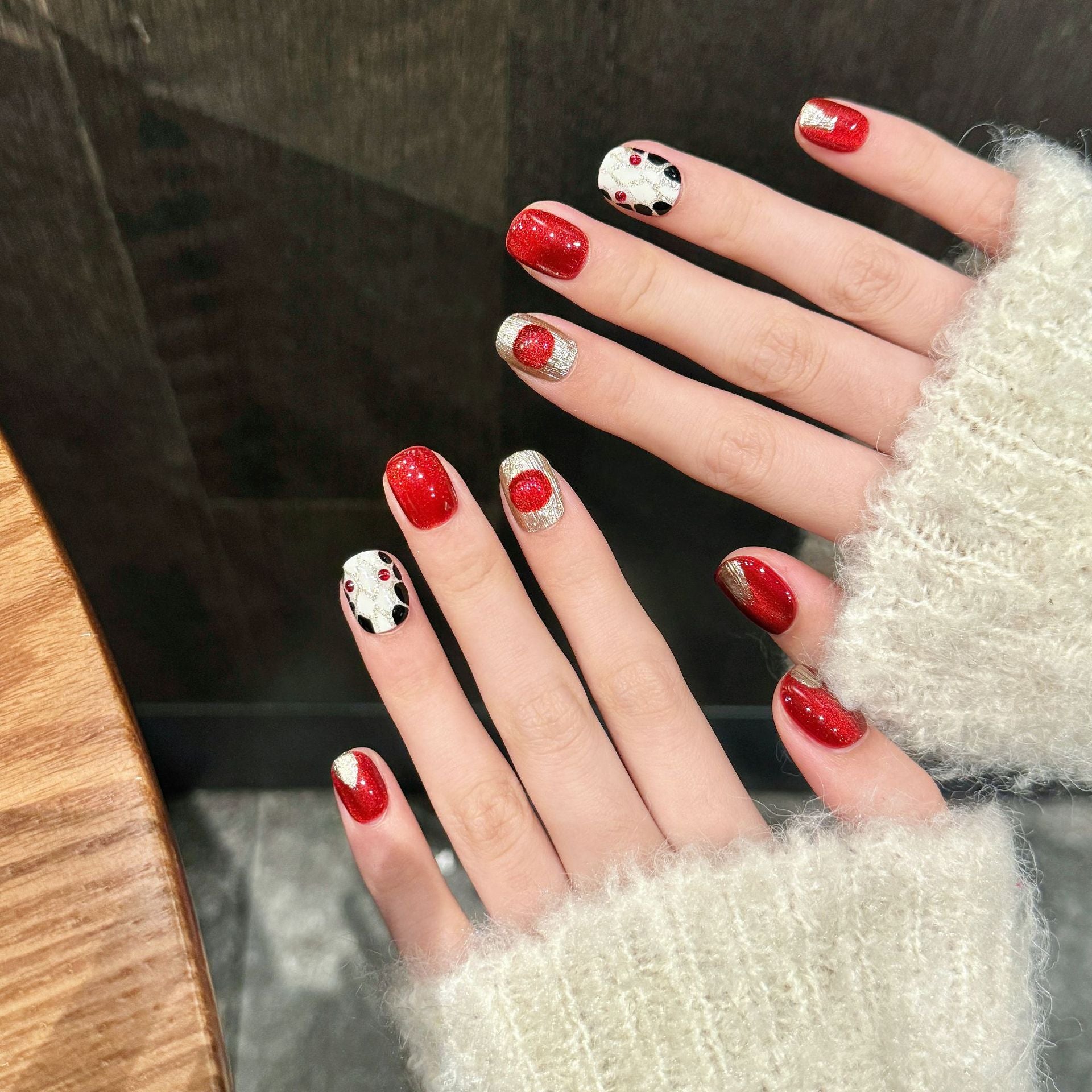 365nails: "Crimson Medusa" – Hand-Painted Snake & 3D Rose Short Square Nails