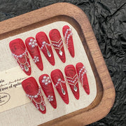 365nails: "Terciopelo Carmesí" – Uñas Stiletto Hechas a Mano con Perlas y Diamantes de Imitación 3D