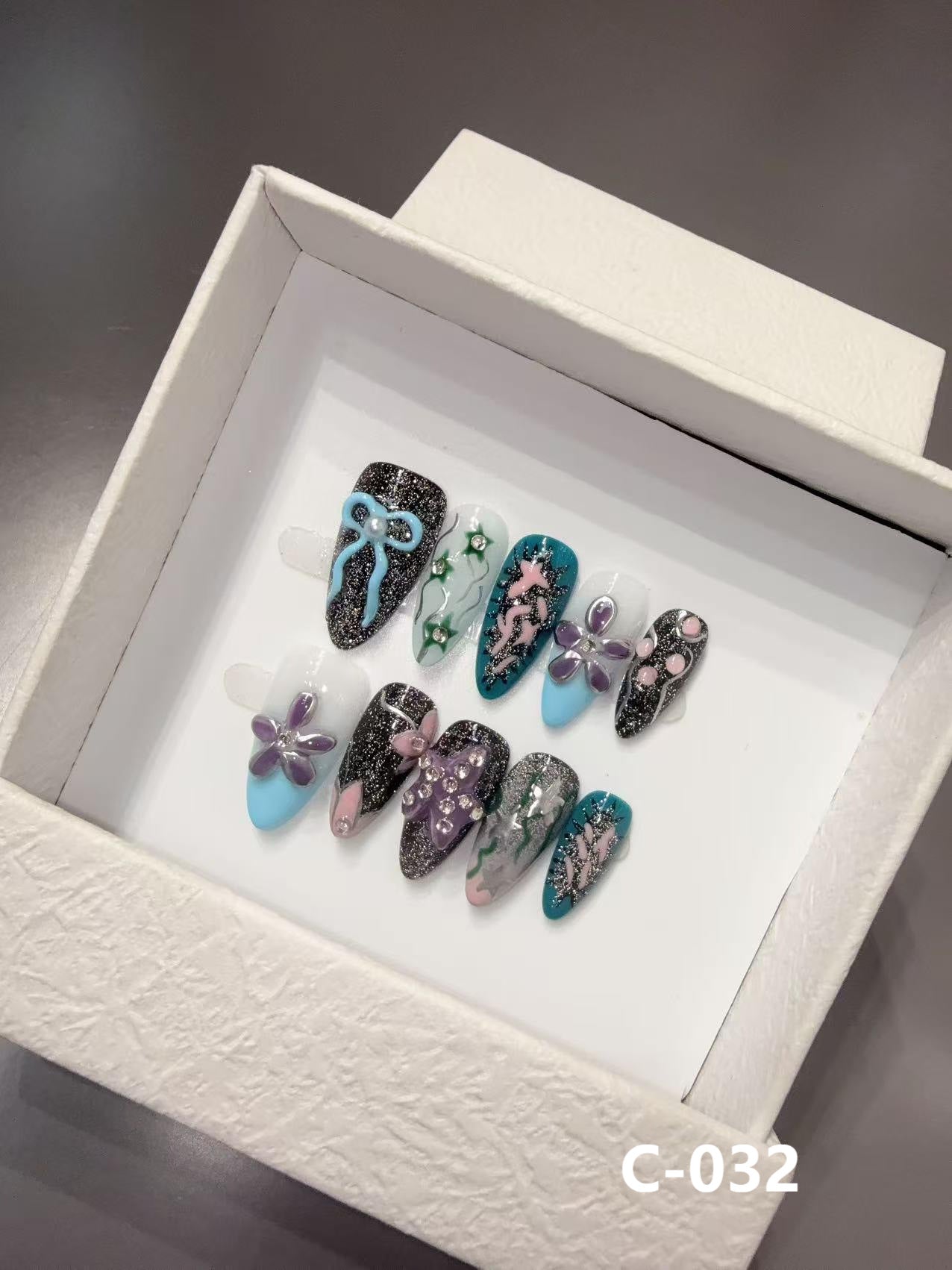 365nails：「天際花園」— 3D花卉與亮粉手工製長款杏仁形穿戴甲