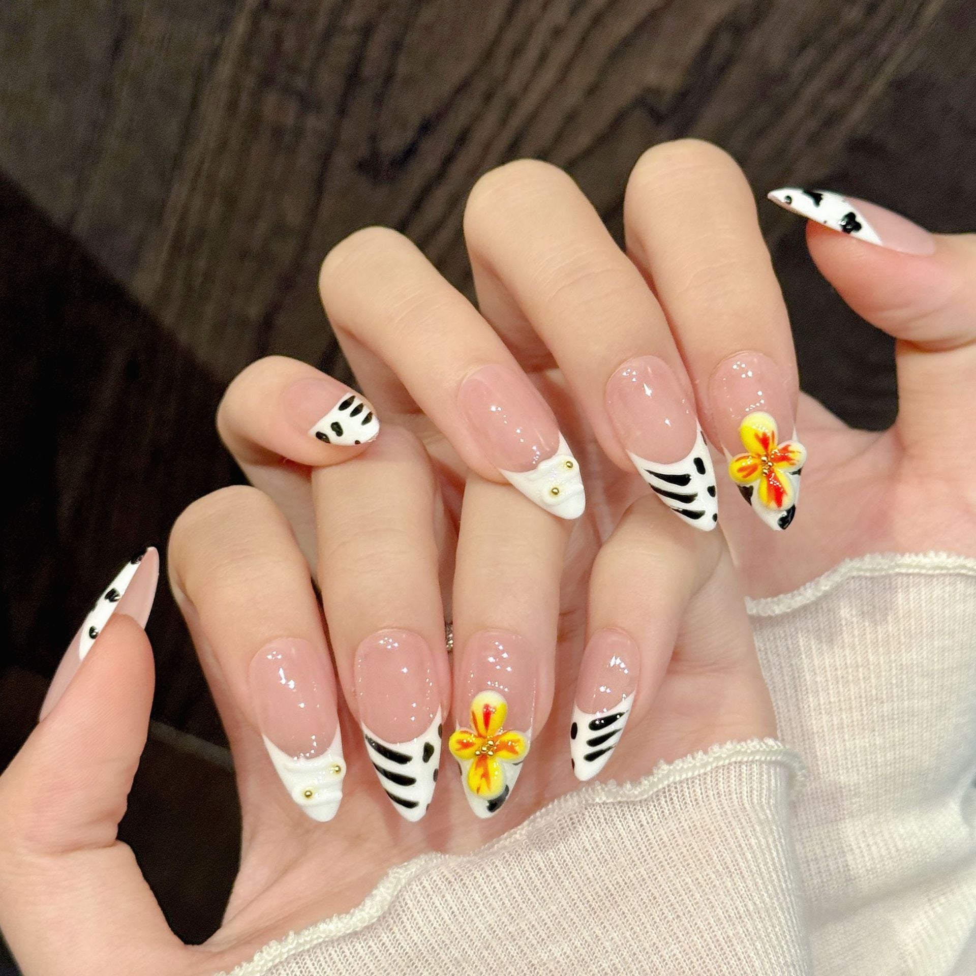 365nails: "Safari Chique" – Unhas Stiletto Feitas à Mão com Estampa Animal e Floral 3D