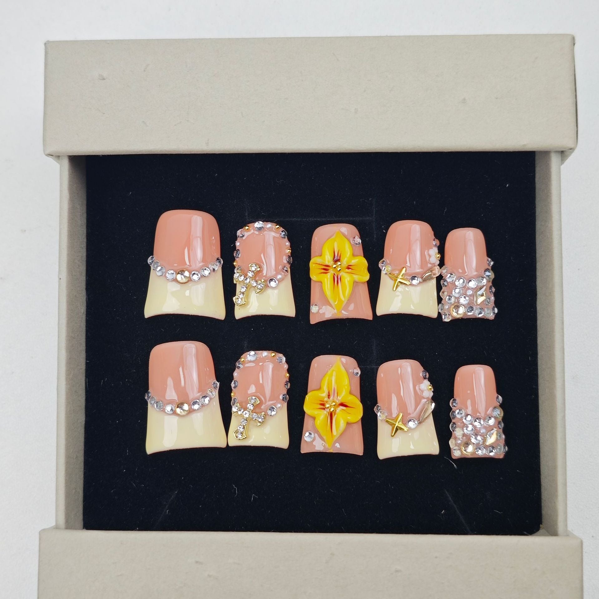365nails: "Golden Bloom Elegance" – Short Square Nude French Rhinestone Handmade Press-On Nails