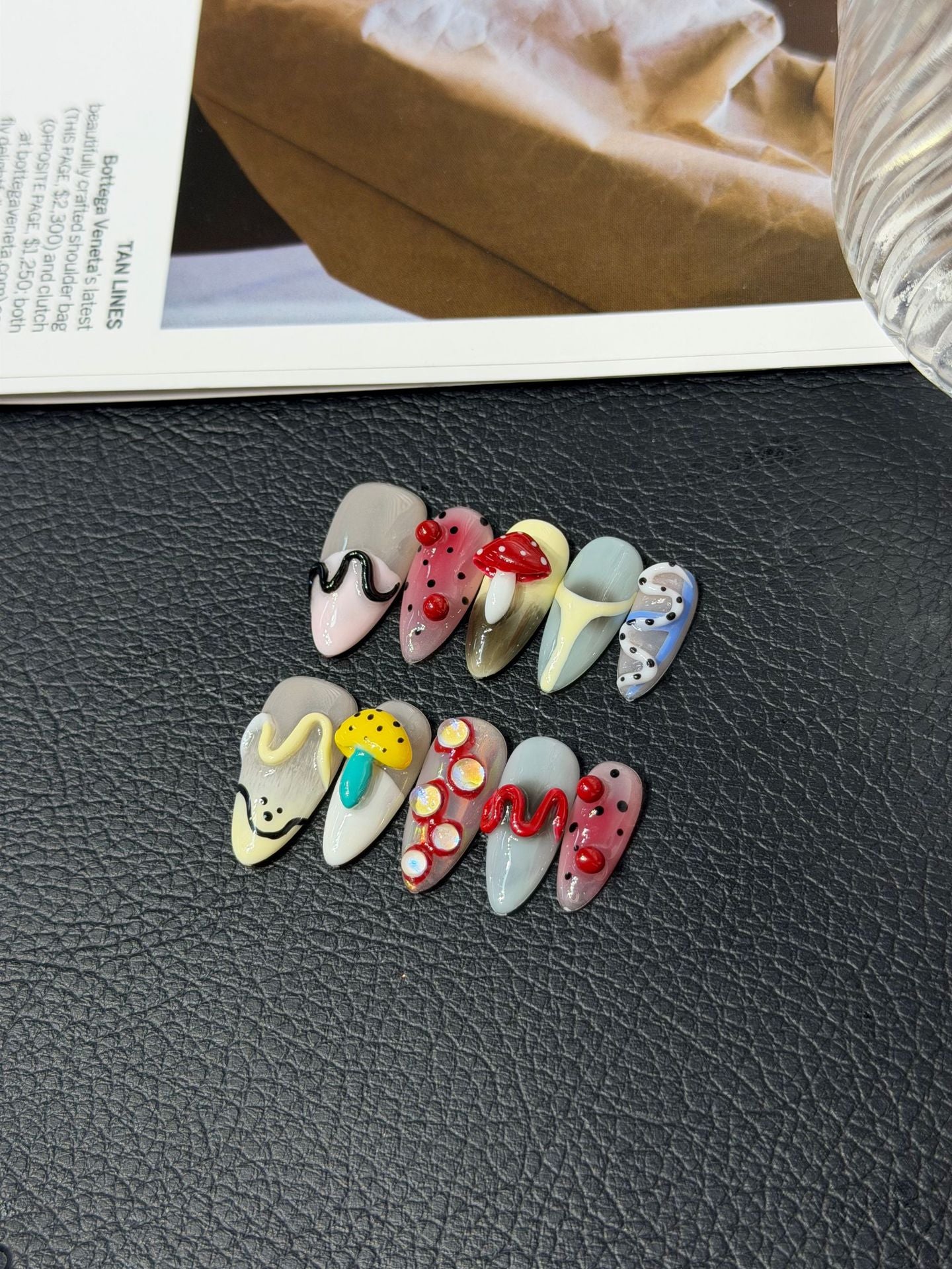 365nails: "달콤 팝" – 3D 카툰 & 도트 수제 미디엄 스틸레토형 네일