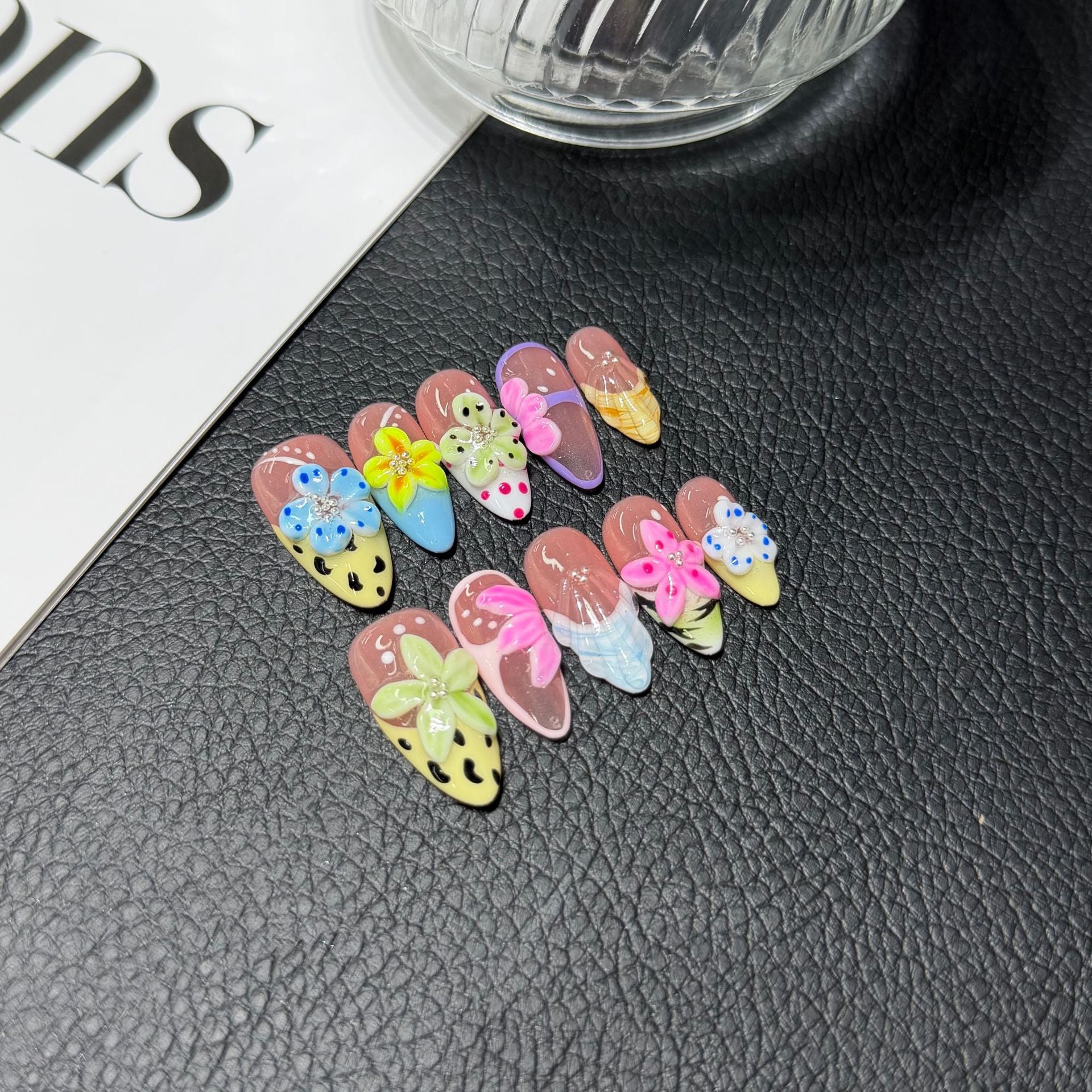 365nails : « Jardin de papillons » – 3D Floral et Papillon – Ongles forme amande faits main