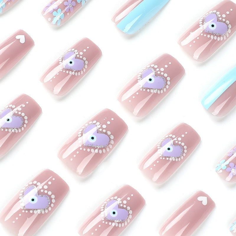 Unhas de armadura com acabamento em bolinhas brancas flamejantes e vento, unhas de armadura com glitter dourado, amor, rosa, azul e flor ｜365nails