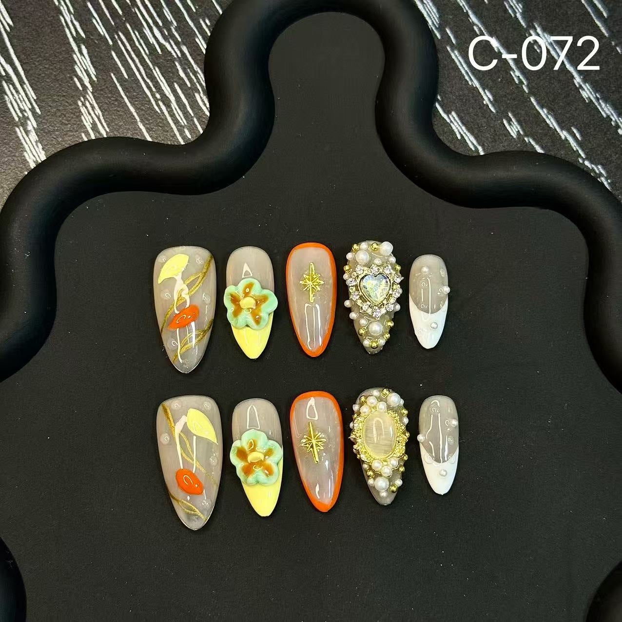 365nails: 「繆思花園」 – 3D花卉與珍珠手工製杏仁形穿戴甲