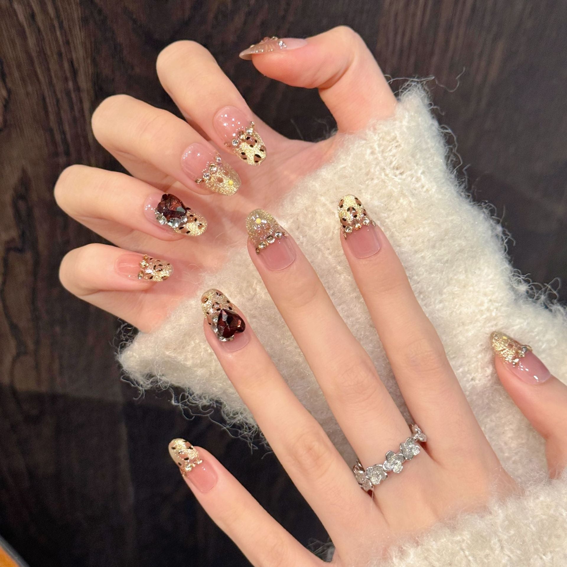 365nails：「黃金時刻」— 3D 心形與亮片點綴 貓眼 手工製 短款 杏仁形 甲片