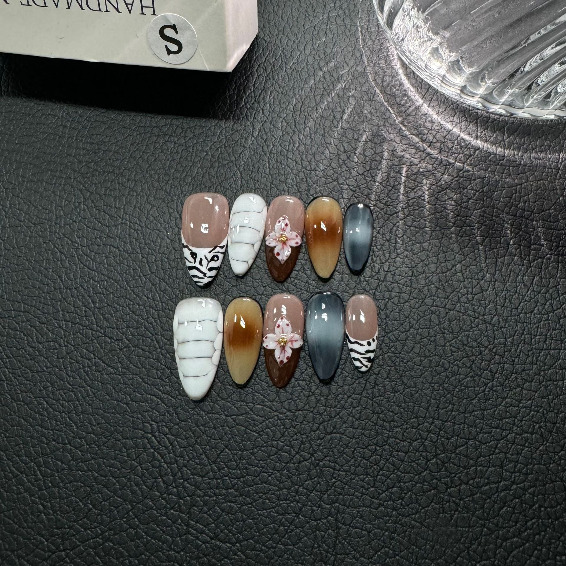 365nails：「金葉」3D手工製花朵杏仁形穿戴甲