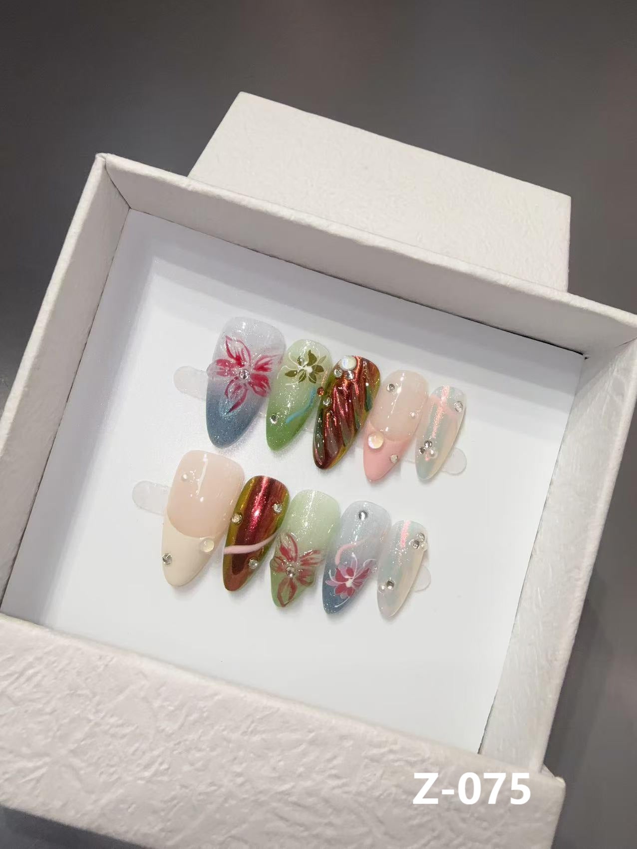 365nails：「魔法花園」— 3D 立體花卉 手工製 杏仁形 穿戴甲