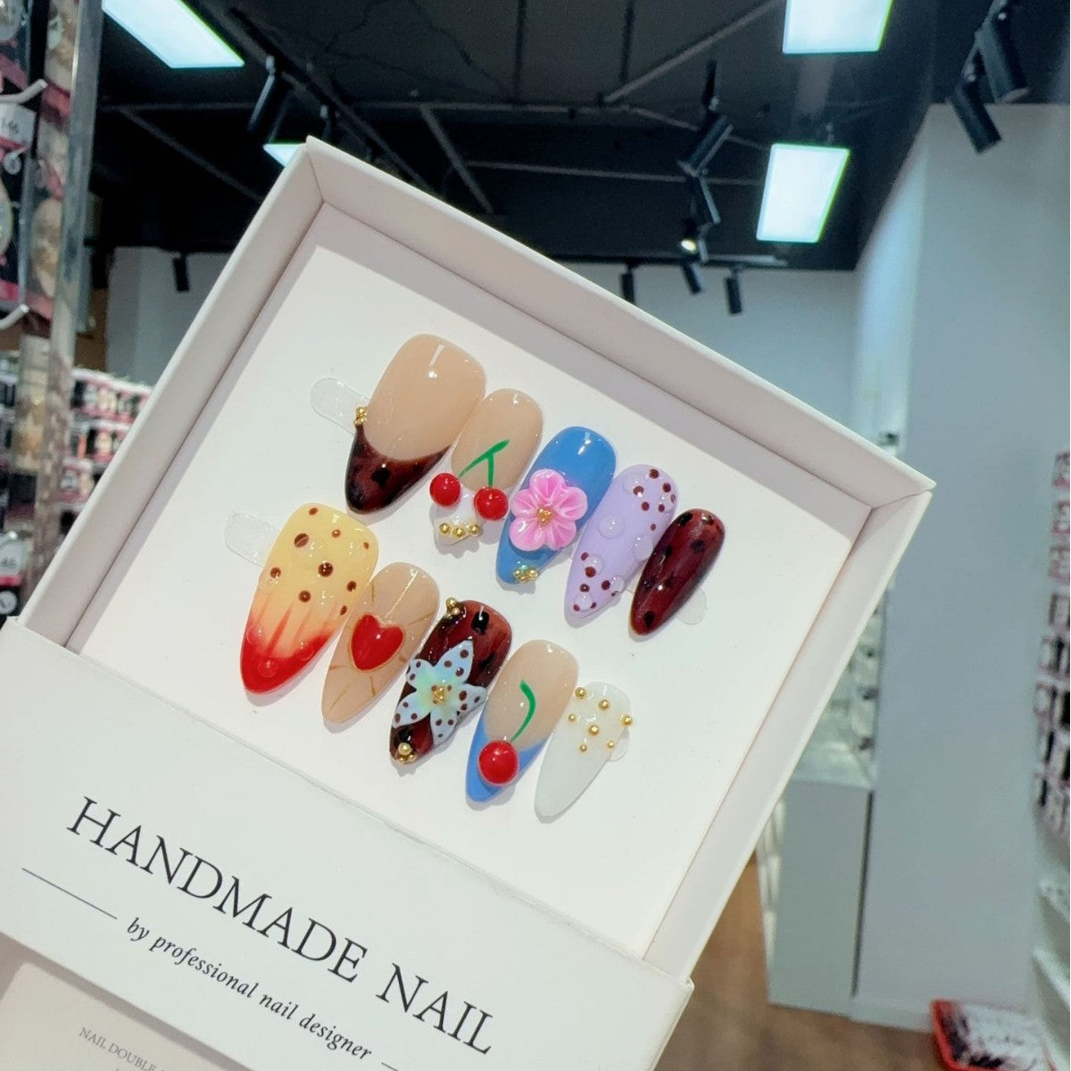 365nails: "Cherry Jubilee" – 3D 과일 수제 아몬드형 네일