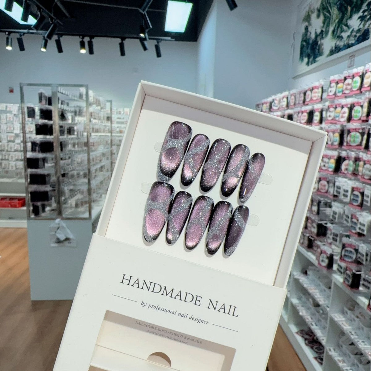 365nails: "Galactic Mauve" – 3D Cat Eye Handmade Almond Nails