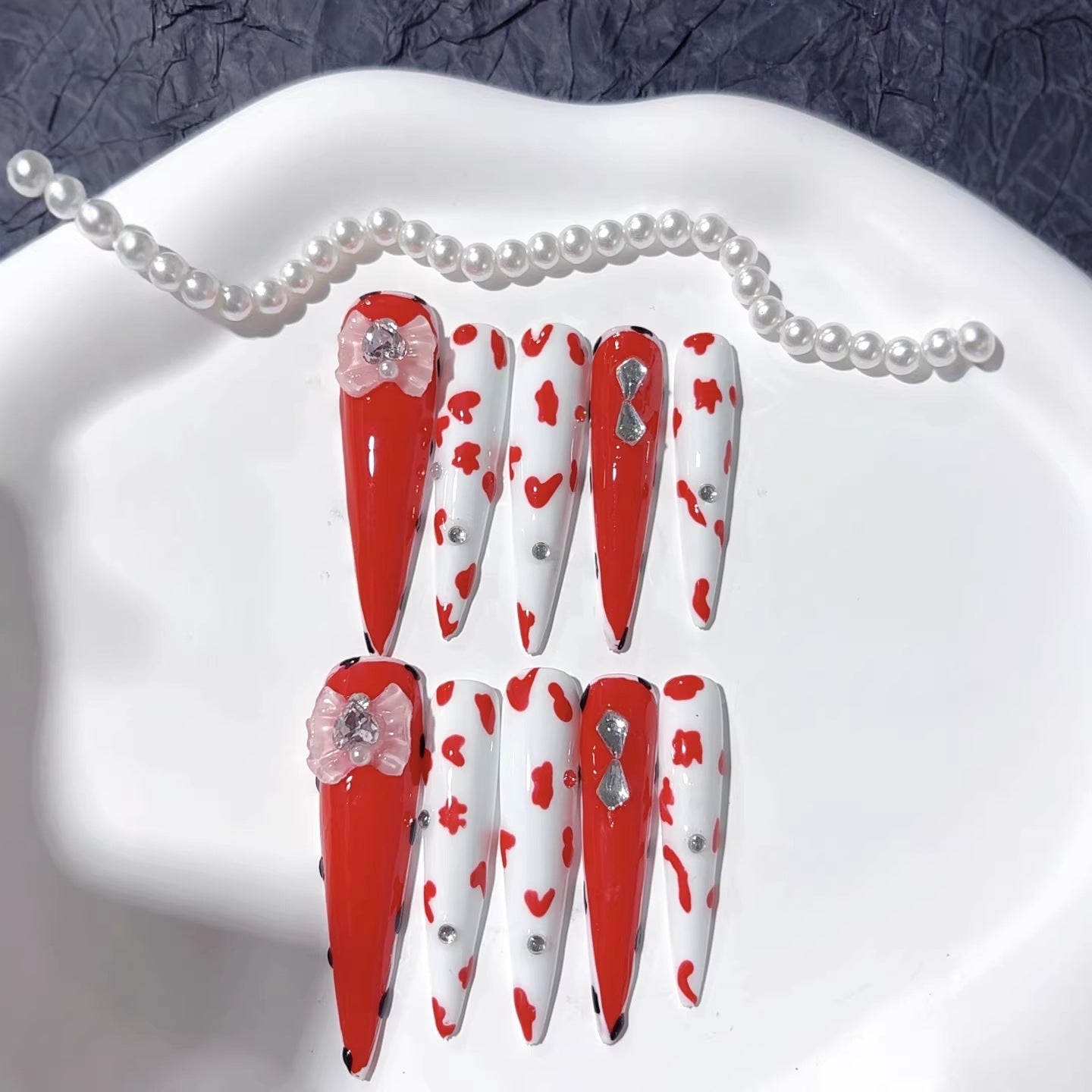 Crimson Crush: « Rose cowgirl » – Ongles press-on stiletto extra longs