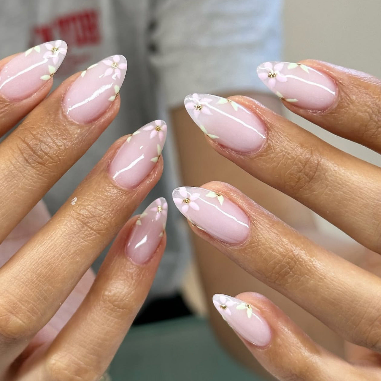 春夏小清新柔美 Ins風花朵短款杏仁形穿戴甲｜365nails