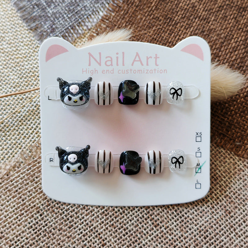 365nails：「Kuromi Monochrome Magic」—手工製可愛短款橢圓形穿戴甲
