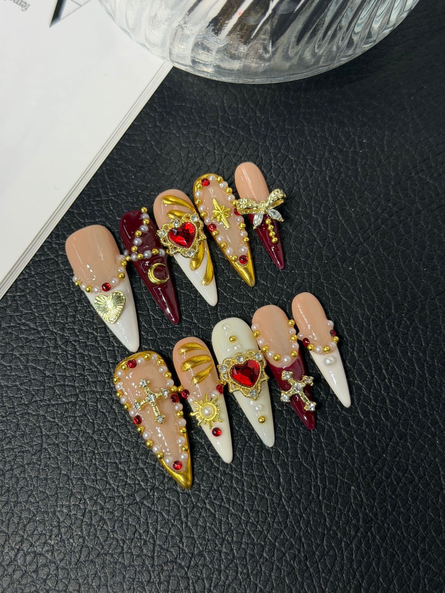 365nails: "鍍金之心" – 3D 奢華十字架與寶飾 手工製 長款尖形穿戴甲