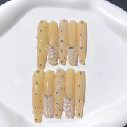 琥珀珍珠水鑽搶眼點綴穿戴甲