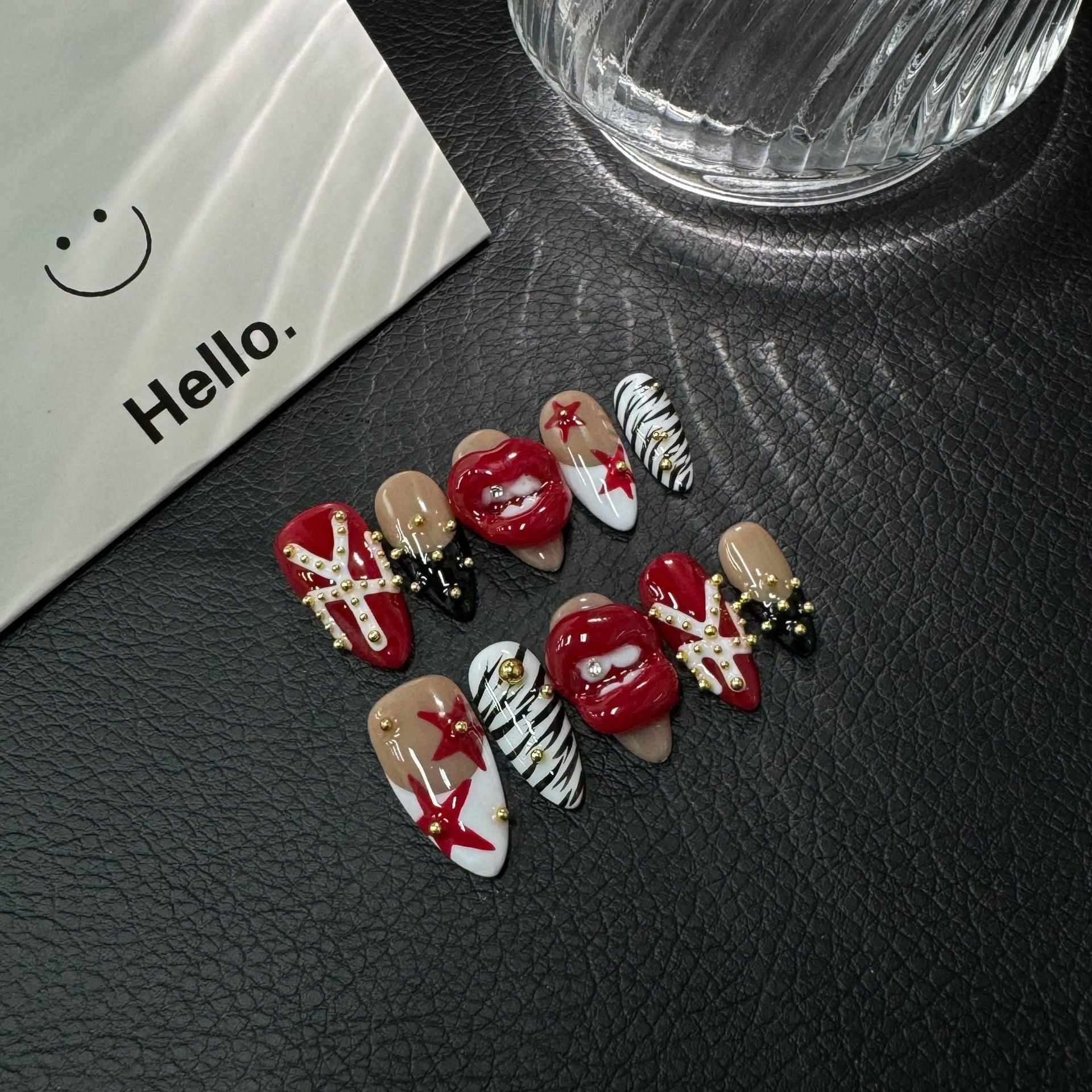 365nails: "唇膏之吻" – 3D立體唇印與絲帶 手工製 中長款 杏仁形甲片