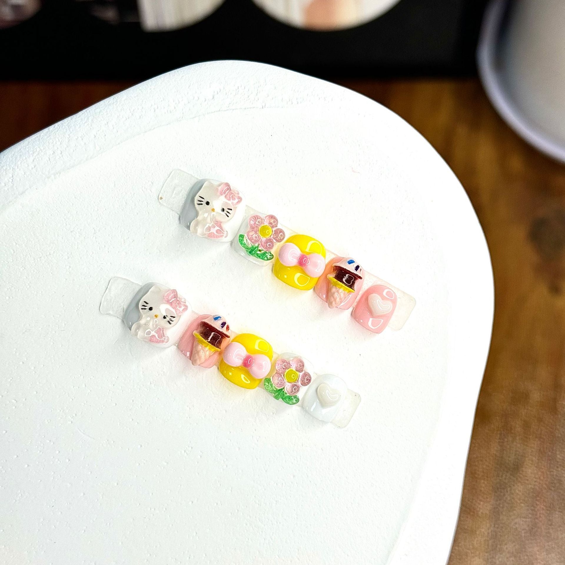 スイートピンクバタフライキュートキッズ貼るネイルチップセット