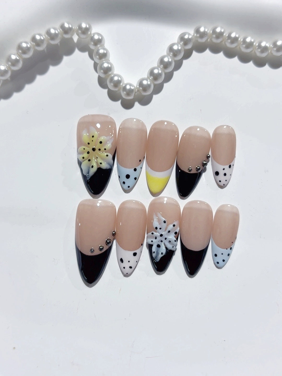Monochrome Bloom: "Daisy Noir" – Almond Press-On Nails