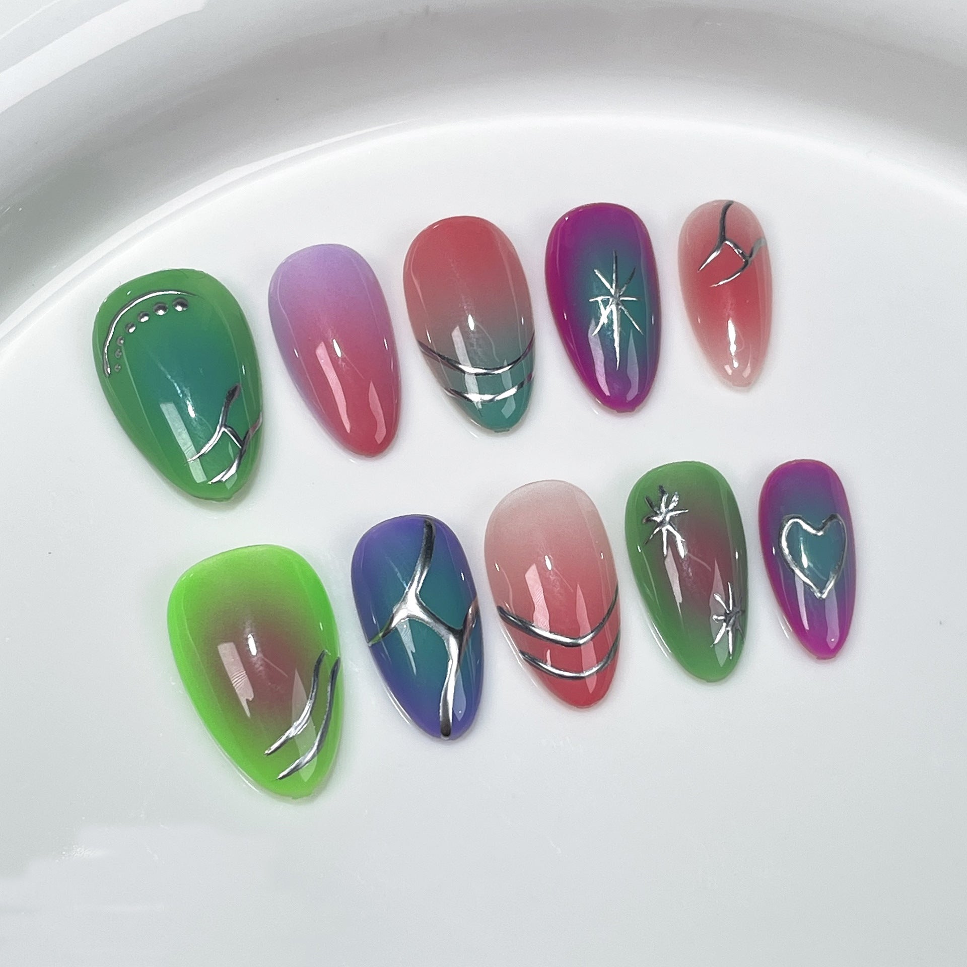 Uñas postizas hechas a mano con diseño fluorescente en contraste, diseño de uñas cortas Spice Girl, parche terminado, pegatinas para uñas ponibles | 365nails