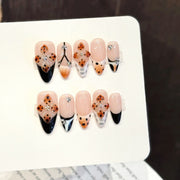 365nails: « Chuchotement du diable » – Ongles amande faits main avec imprimé léopard et cristaux 3D