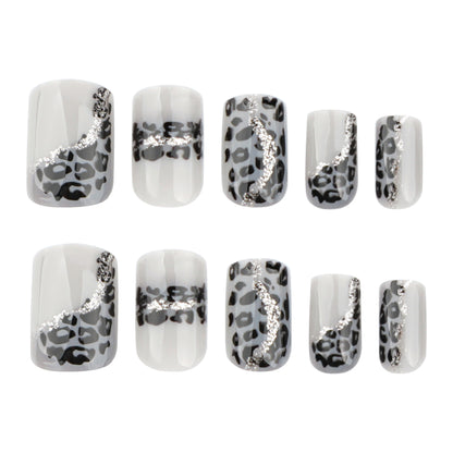 Producto terminado para usar con manicura cuadrada corta y avanzada con estampado de leopardo gris que combina otoño e invierno｜365nails
