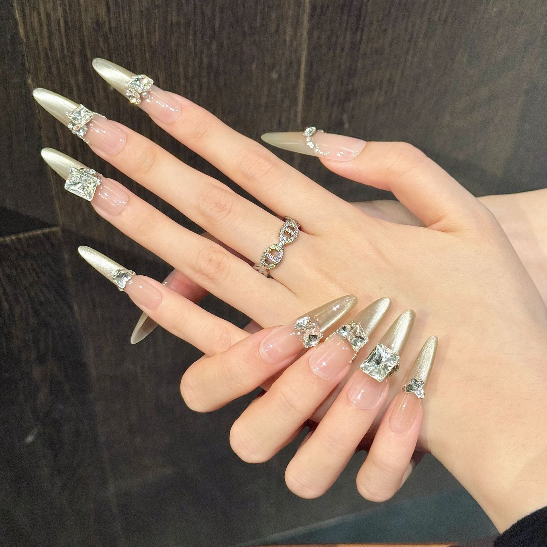 365nails: "冰雪女王" – K9水晶閃飾 手工製杏仁形甲片