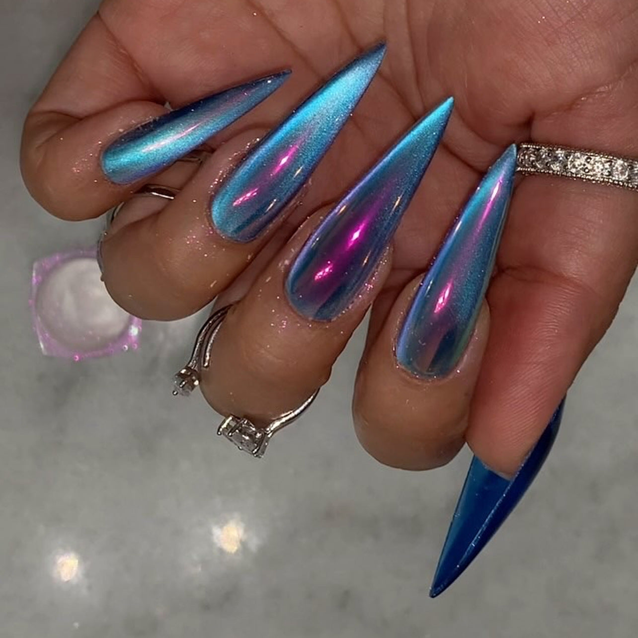 Manicura de punta larga superventas, con revestimiento de ojo de gato azul, ｜365nails