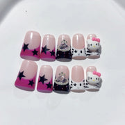 Y2K 龐克萌系：「Hello Kitty 搖滾明星」— 短款 方形 粉紅與黑色 卡通 手工製 穿戴甲