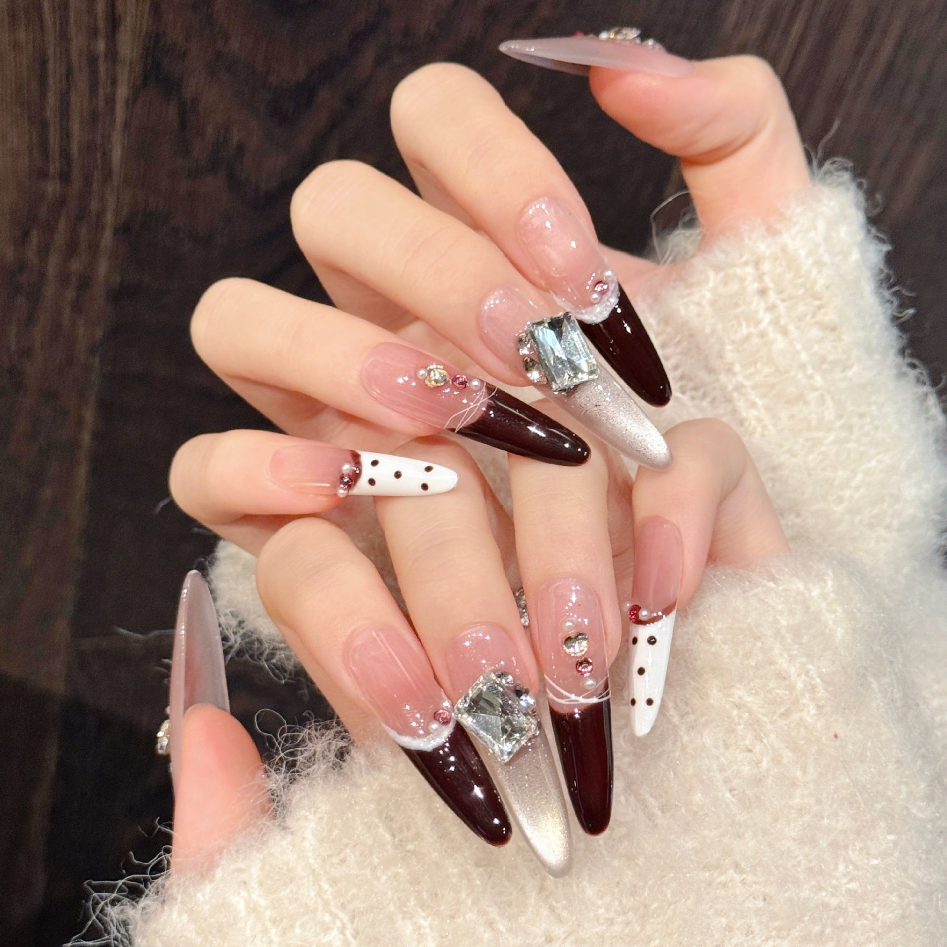 365nails: "Caramel Cocoa Polka Dot Cat Eye" – [수제 살롱 퀄리티] 코핀형 네일