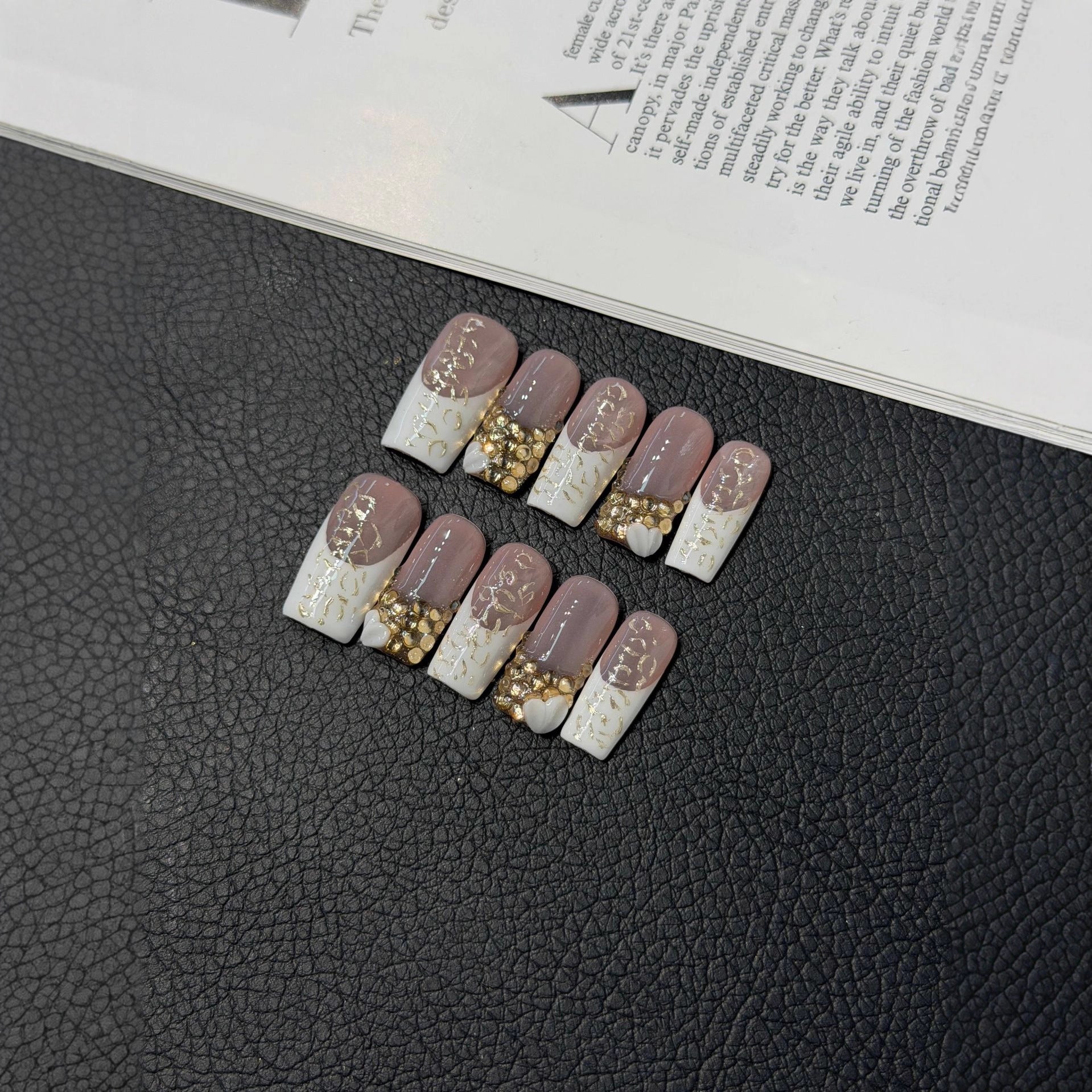 365nails：「黃金華麗」— 3D金色珠飾與大理石手工製短款方形穿戴甲