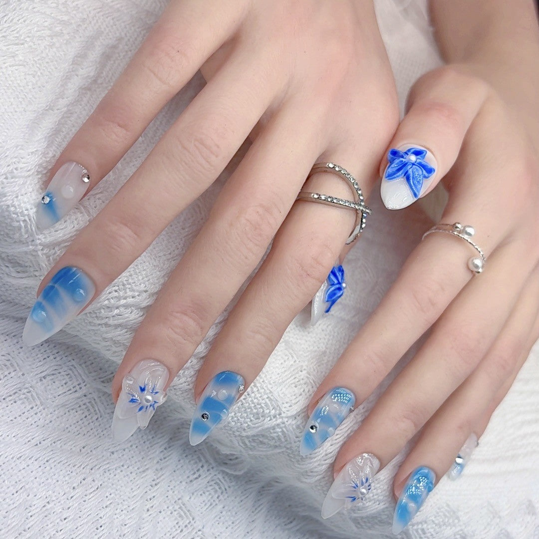 365nails-海洋綻放：「藍波花卉」– 中長款杏仁形手工製甲片