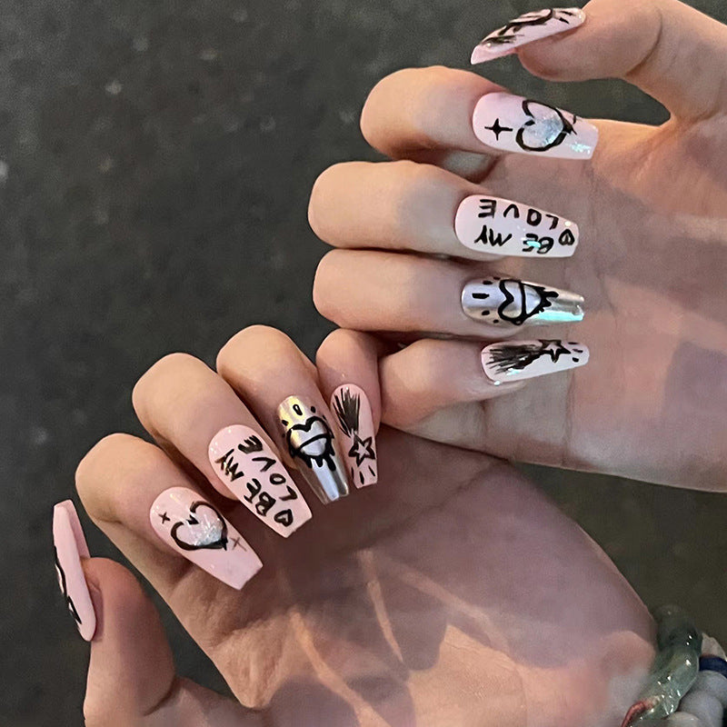 patch d'ongles faux ongles roses pièce graffiti noir cartoon argent amour dans le vent faux ongles ongles｜365nails