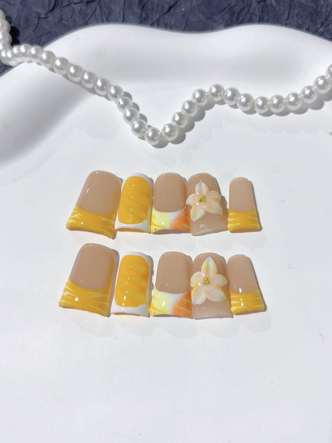 Mango Tango: "Tropical Bloom" – Unhas Postiças Quadradas Curtas