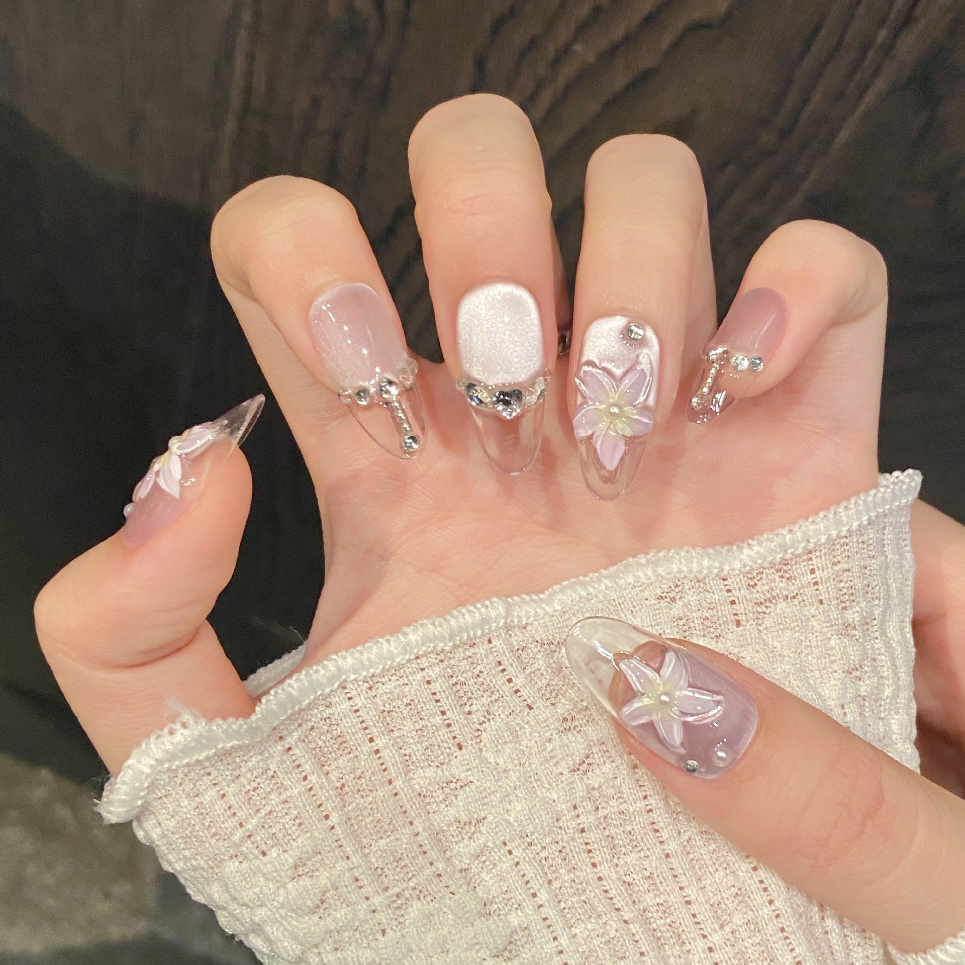 365nails: "丁香夢" – 3D立體花蝶 手工製尖形甲片