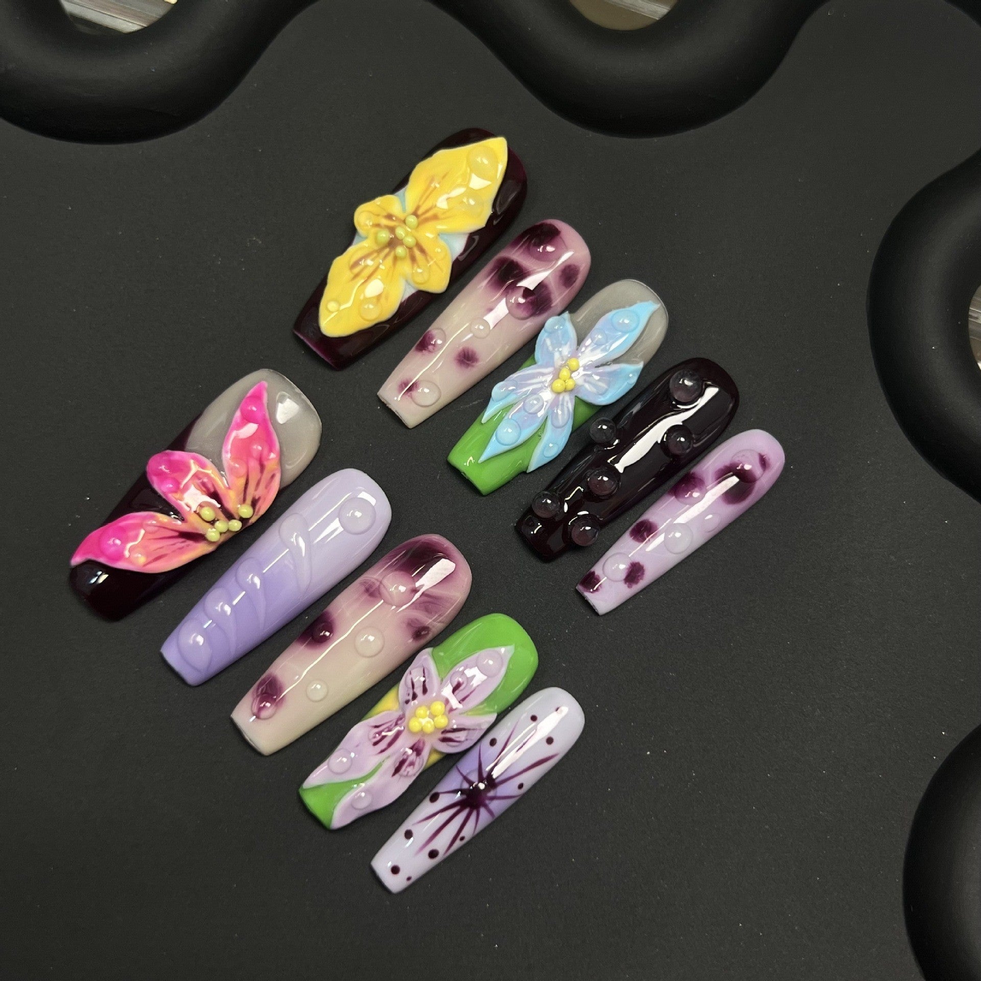 365nails: "Demonic Bloom" – 3D 수제 플로럴·추상 아트 스틸레토형 네일