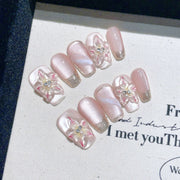 Murmure floral — Rêve de lys rose poudré — Ongles press-on mi-longs, forme carrée, effet œil de chat